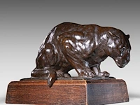 Rembrandt bugatti (1884-1916), 'jaguar accroupi (petit modèle)', patinated bronze, cast by a.a. hébrard, n° 18/51 10.5 x 19.6 cm. (4.12 x 7.71 in.), frame: 13.5 x 17.5 cm. (5.30 x 6.88 in.) - afbeelding 9 van  15