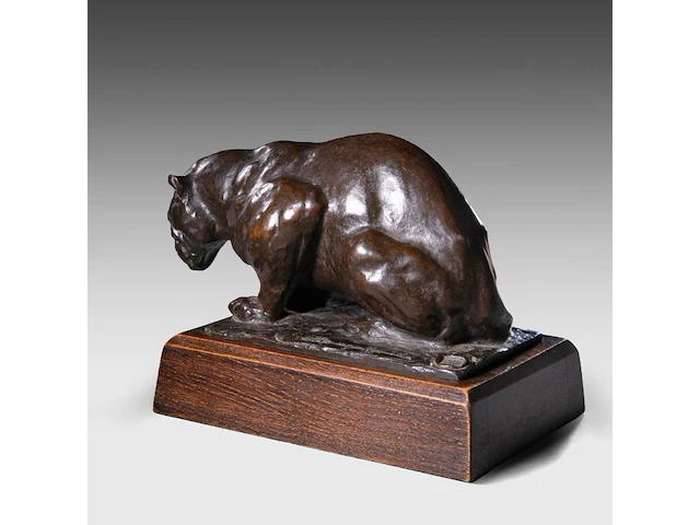Rembrandt bugatti (1884-1916), 'jaguar accroupi (petit modèle)', patinated bronze, cast by a.a. hébrard, n° 18/51 10.5 x 19.6 cm. (4.12 x 7.71 in.), frame: 13.5 x 17.5 cm. (5.30 x 6.88 in.) - afbeelding 12 van  15