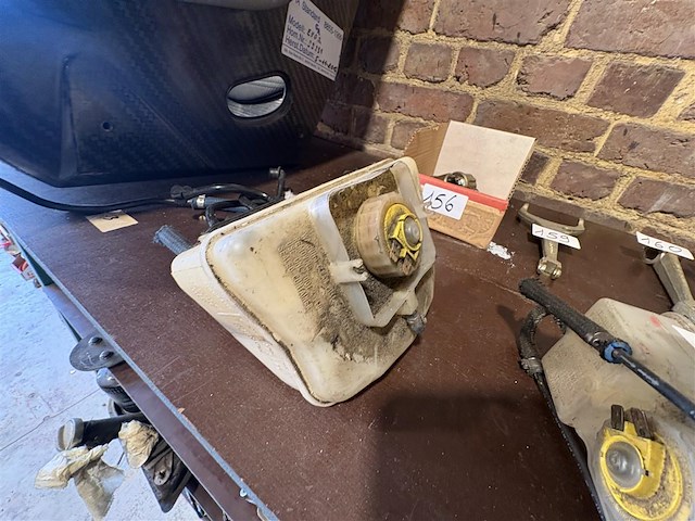 Remvloeistofreservoir - afbeelding 2 van  2