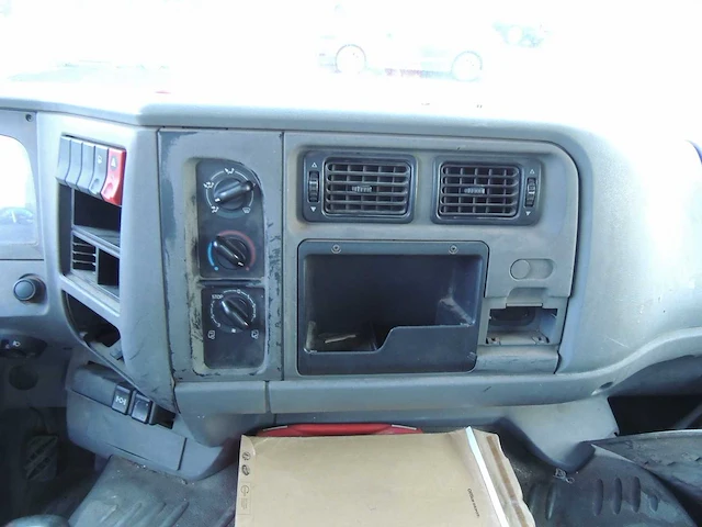 Renault - 2004 - 270dci lander plateau + kraan - vrachtwagen - afbeelding 19 van  28