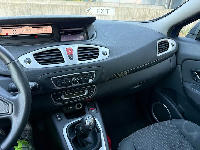 Renault - 2010 - megane - scenic - personenauto - afbeelding 17 van  24