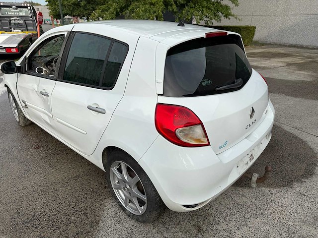 Renault - 2011 - clio - personenauto - afbeelding 2 van  15