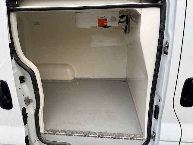 Renault - 2011 - trafic koelwagen - frigo - personenauto - afbeelding 18 van  30