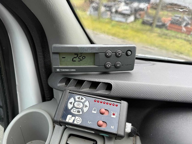 Renault - 2011 - trafic koelwagen - frigo - personenauto - afbeelding 22 van  30