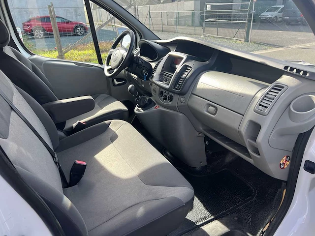 Renault - 2014 - traffic - minibus - personenauto - afbeelding 36 van  45