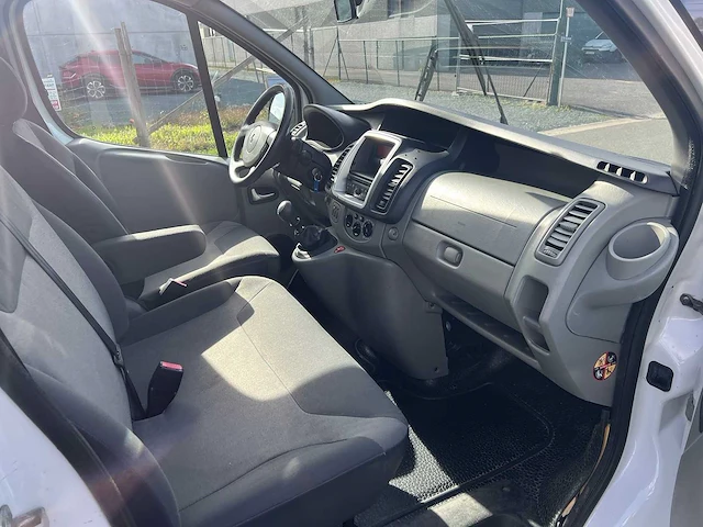 Renault - 2014 - traffic - minibus - personenauto - afbeelding 37 van  45