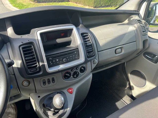 Renault - 2014 - traffic - minibus - personenauto - afbeelding 7 van  45