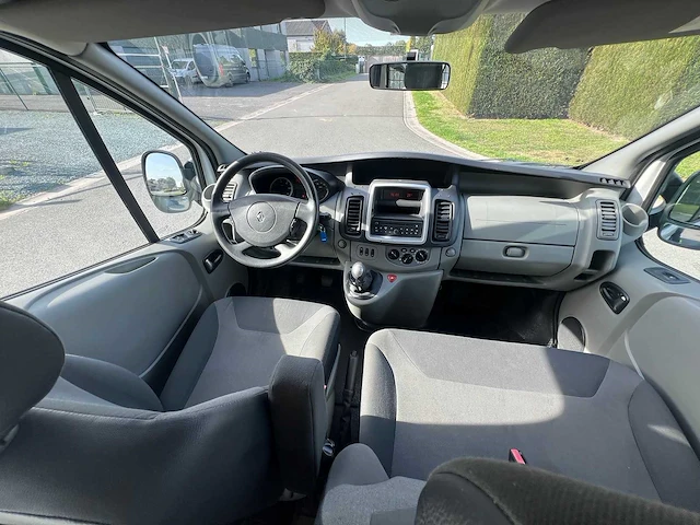 Renault - 2014 - traffic - minibus - personenauto - afbeelding 19 van  45