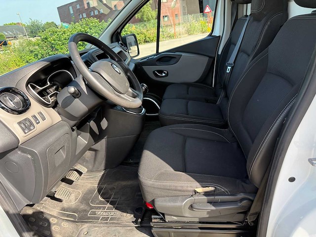 Renault - 2016 - trafic - bestelwagen - personenauto - afbeelding 10 van  23