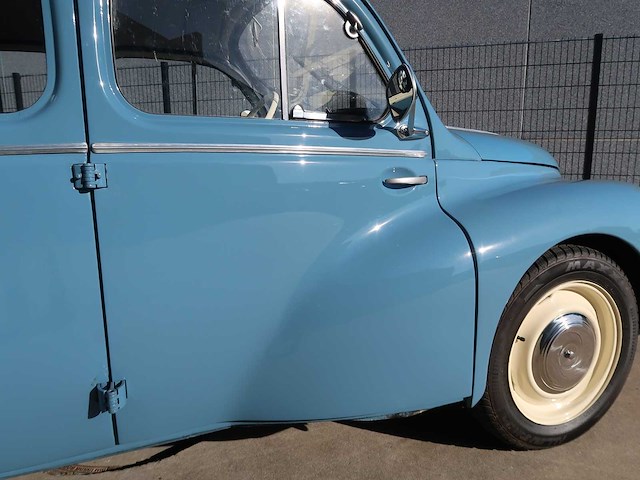 Renault - 4cv - classic cars >15 - afbeelding 10 van  79