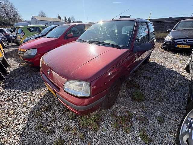 Renault - clio - 1.2 chipie - car - 1997 - afbeelding 1 van  8