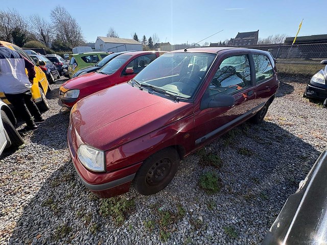 Renault - clio - 1.2 chipie - car - 1997 - afbeelding 3 van  8