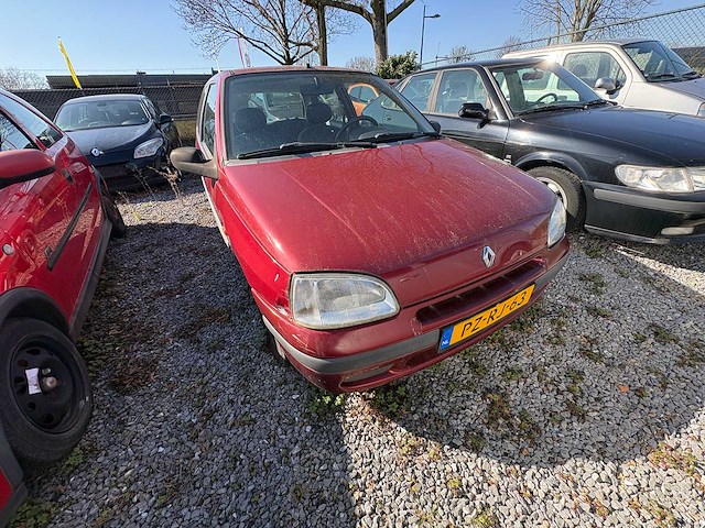 Renault - clio - 1.2 chipie - car - 1997 - afbeelding 4 van  8