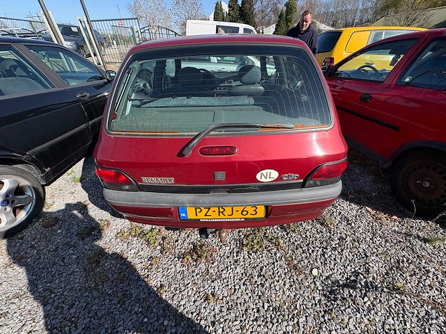 Renault - clio - 1.2 chipie - car - 1997 - afbeelding 7 van  8