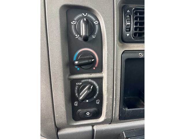 Renault - kerax - truck - 2006 - 6x4 - hmf crane - afbeelding 9 van  41