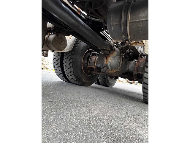 Renault - kerax - truck - 2006 - 6x4 - hmf crane - afbeelding 26 van  41