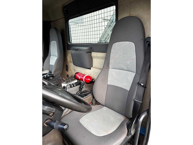 Renault - kerax - truck - 2006 - 6x4 - hmf crane - afbeelding 10 van  27