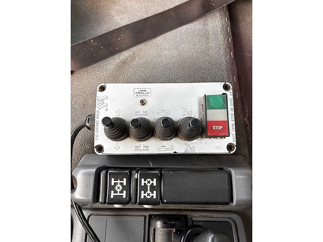 Renault - kerax - truck - 2006 - 6x4 - hmf crane - afbeelding 4 van  21