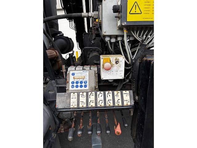 Renault - kerax - truck - 2006 - 6x4 - hmf crane - afbeelding 3 van  29