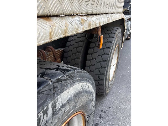 Renault - kerax - truck - 2006 - 6x4 - hmf crane - afbeelding 26 van  29