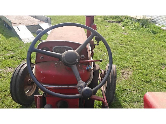 Renault - oldtimer tractor - afbeelding 6 van  16