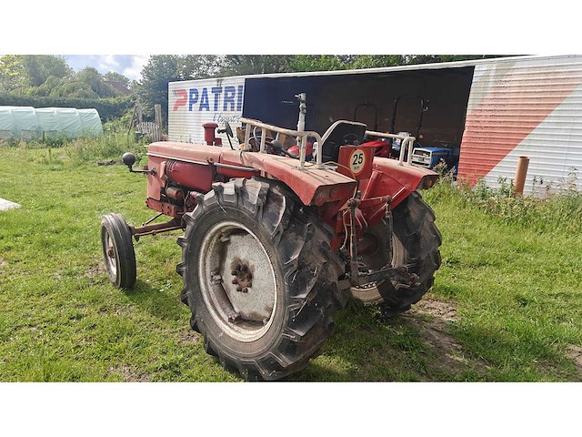 Renault - oldtimer tractor - afbeelding 15 van  16