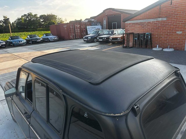 Renault - r4 - oldtimer - afbeelding 20 van  37