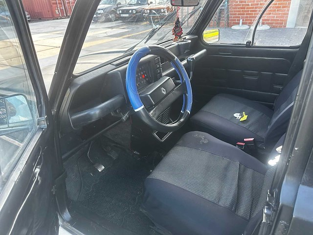Renault - r4 - oldtimer - afbeelding 30 van  37
