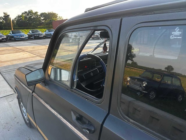 Renault - r4 - oldtimer - afbeelding 10 van  37
