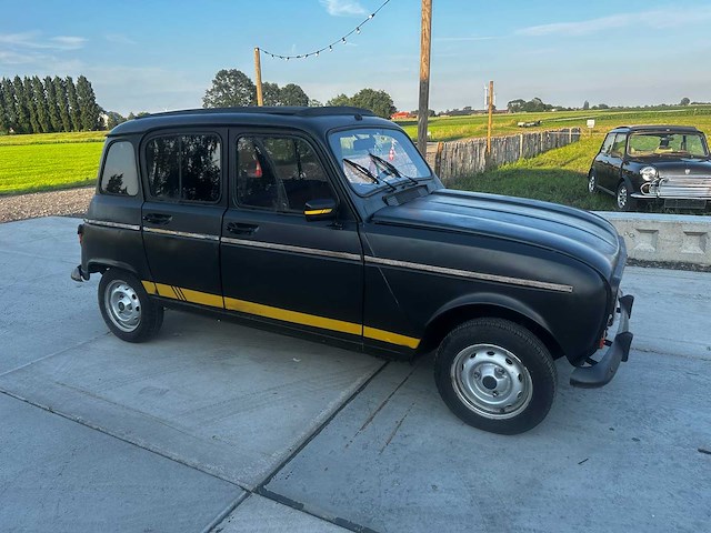 Renault - r4 - oldtimer - afbeelding 1 van  37