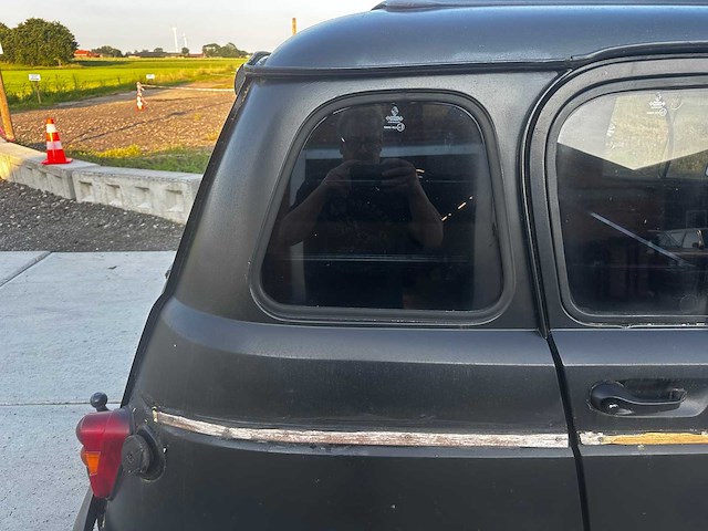 Renault - r4 - oldtimer - afbeelding 17 van  37