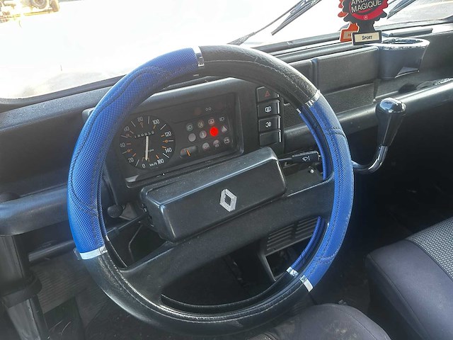 Renault - r4 - oldtimer - afbeelding 25 van  37