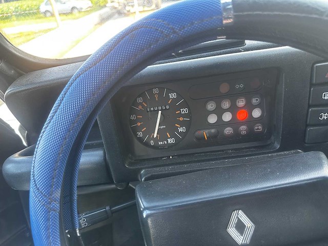 Renault - r4 - oldtimer - afbeelding 26 van  37