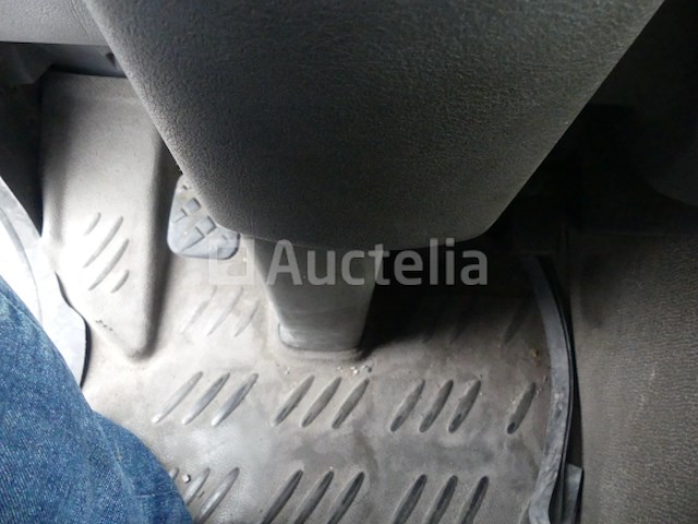 Renault 420dci tractor - (350,565 km) - afbeelding 13 van  26