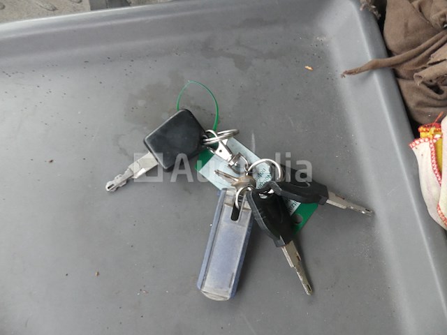 Renault 420dci tractor - (350,565 km) - afbeelding 19 van  26