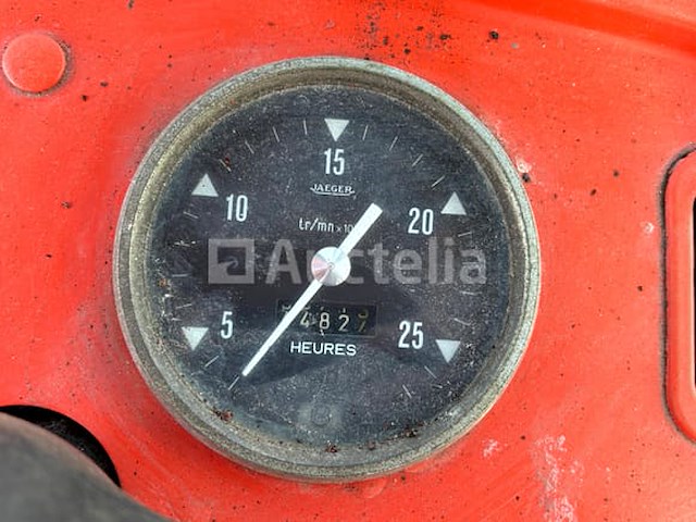 Renault 461 tractor - afbeelding 34 van  37