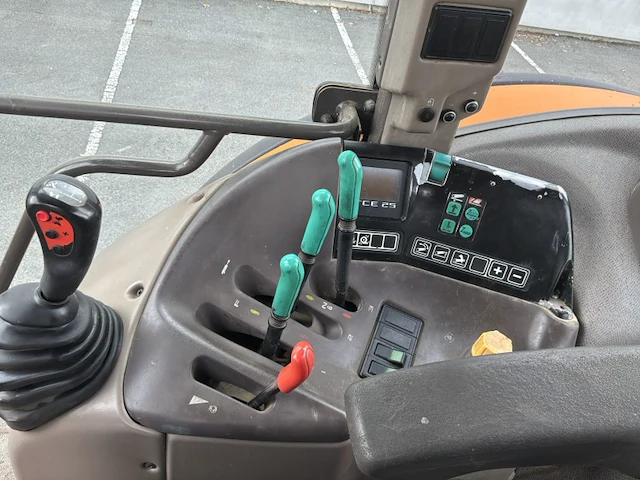 Renault ares 696 rz vierwielaangedreven tractor - afbeelding 17 van  33
