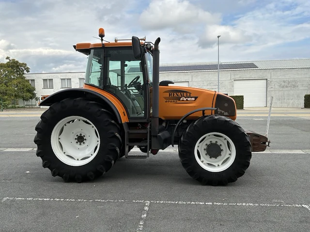 Renault ares 696 rz vierwielaangedreven tractor - afbeelding 28 van  33