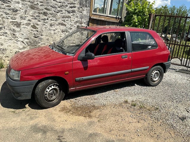 Renault clio 1.2i oldtimer - afbeelding 12 van  34