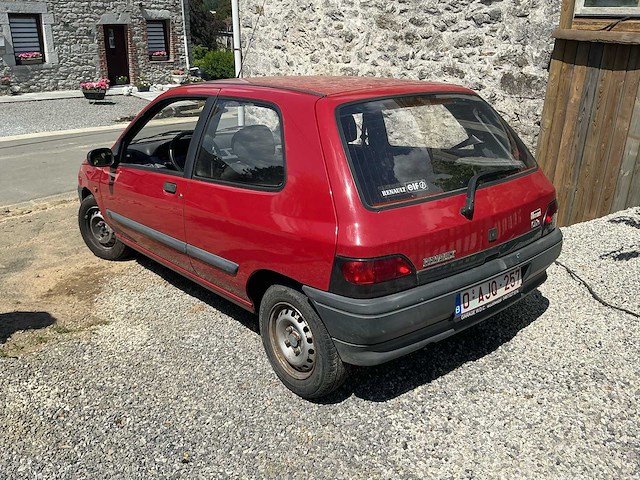 Renault clio 1.2i oldtimer - afbeelding 23 van  34