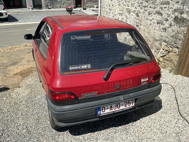 Renault clio 1.2i oldtimer - afbeelding 29 van  34