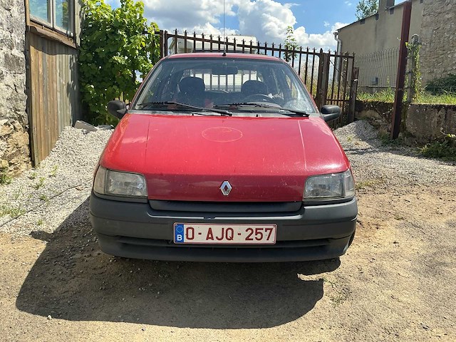 Renault clio 1.2i oldtimer - afbeelding 31 van  34