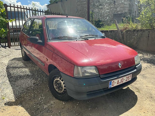 Renault clio 1.2i oldtimer - afbeelding 30 van  34