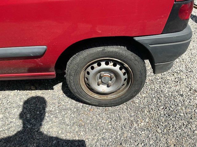Renault clio 1.2i oldtimer - afbeelding 33 van  34