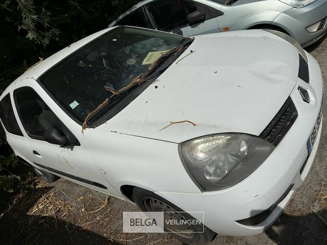 Renault clio, enkel voor vergunninghouders en erkende centra voor verschrotting - afbeelding 1 van  14