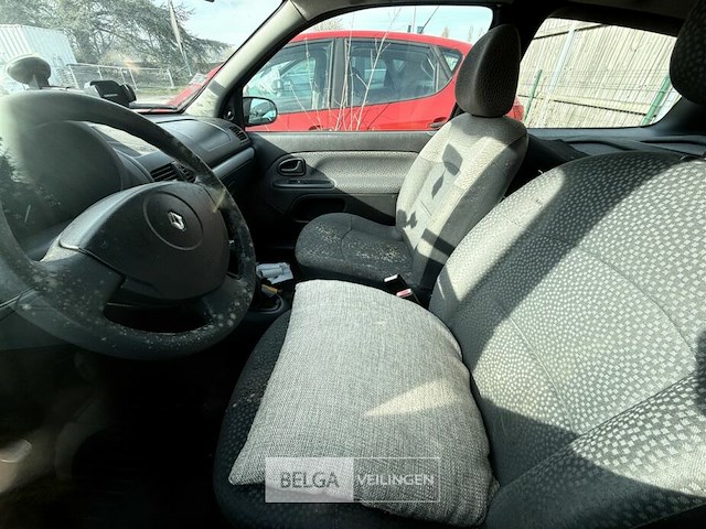 Renault clio, enkel voor vergunninghouders en erkende centra voor verschrotting - afbeelding 9 van  14