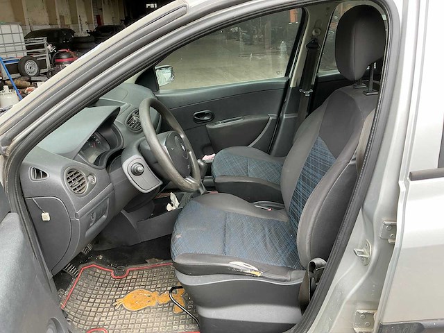 Renault clio personenauto - afbeelding 9 van  12