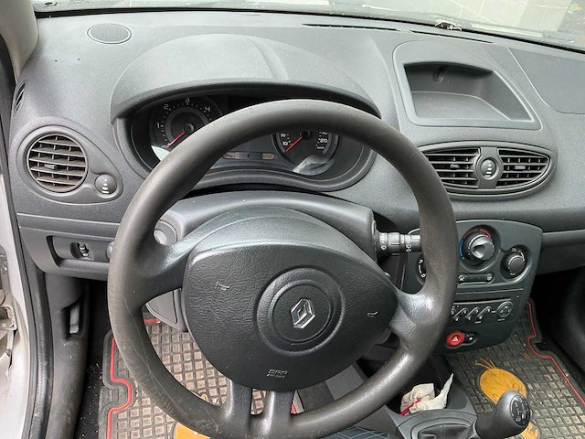 Renault clio personenauto - afbeelding 10 van  12