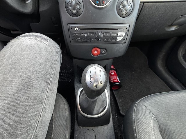 Renault clio sw.phase ii expression, 2010 - afbeelding 6 van  31