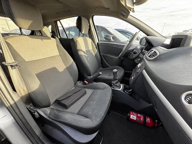 Renault clio sw.phase ii expression, 2010 - afbeelding 14 van  31